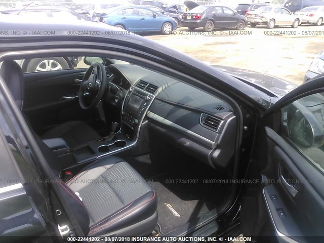 4T1BF1FKXFU105969 - 2015 TOYOTA CAMRY LE/XLE/SE/XSE 黑色 照片 5