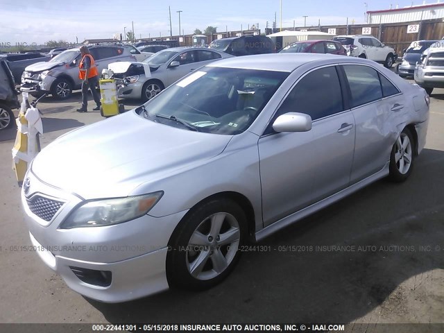 4T1BF3EK1BU189364 - 2011 TOYOTA CAMRY SE/LE/XLE 银色 照片 2
