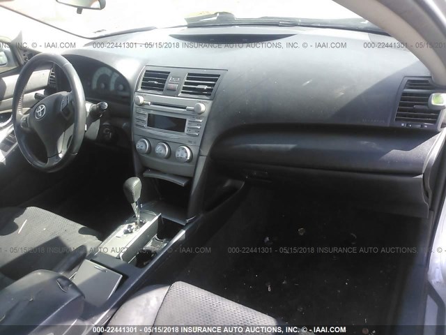 4T1BF3EK1BU189364 - 2011 TOYOTA CAMRY SE/LE/XLE 银色 照片 5