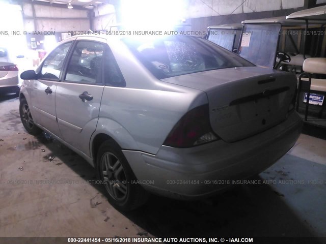 1FAFP34P8YW236893 - 2000 FORD FOCUS SE/SE COMFORT SILVER photo 3