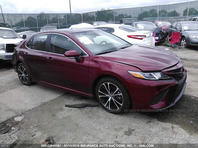 4T1B11HK8JU511365 - 2018 TOYOTA CAMRY L/LE/XLE/SE/XSE MAROON photo 1