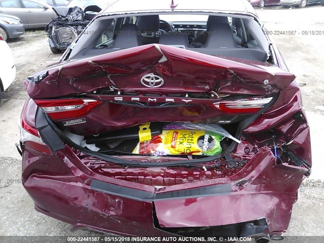 4T1B11HK8JU511365 - 2018 TOYOTA CAMRY L/LE/XLE/SE/XSE MAROON photo 6