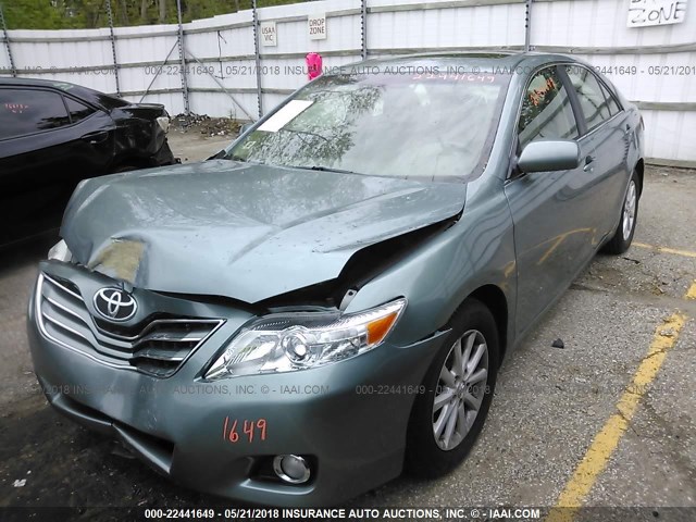 4T4BF3EK4AR051807 - 2010 TOYOTA CAMRY SE/LE/XLE 绿色 照片 2