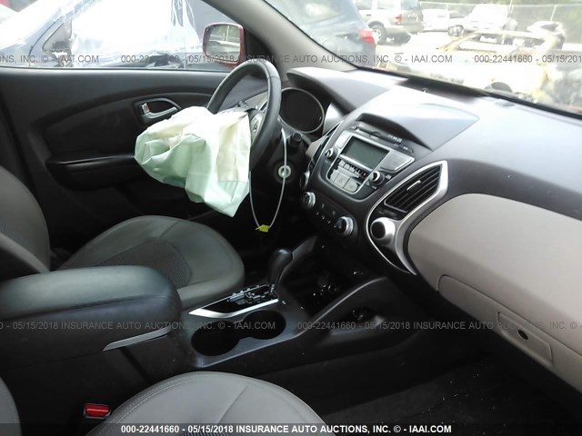 KM8JU3AC2DU729016 - 2013 HYUNDAI TUCSON GLS/LIMITED წითელი ფოტო 5