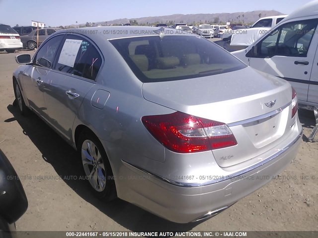 KMHGC4DD3DU226411 - 2013 HYUNDAI GENESIS 3.8L SILVER photo 3