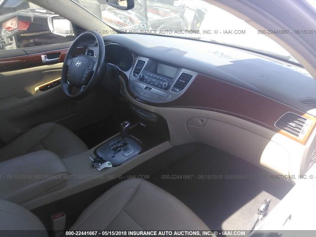 KMHGC4DD3DU226411 - 2013 HYUNDAI GENESIS 3.8L SILVER photo 5