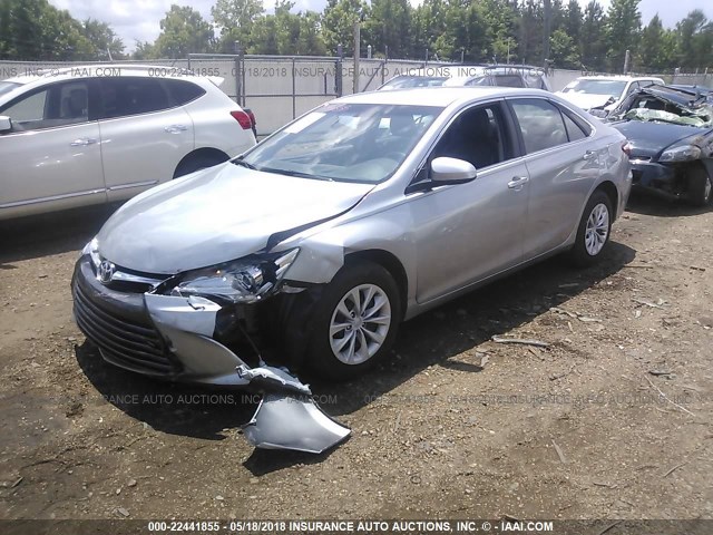 4T4BF1FK1GR524946 - 2016 TOYOTA CAMRY LE/XLE/SE/XSE SILVER photo 2
