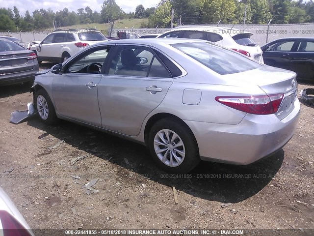 4T4BF1FK1GR524946 - 2016 TOYOTA CAMRY LE/XLE/SE/XSE SILVER photo 3