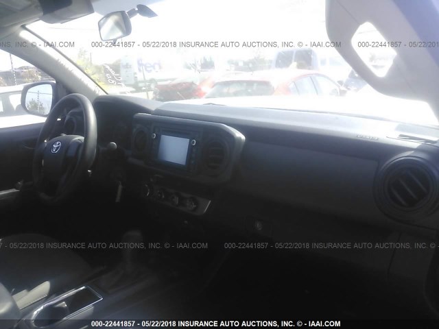 5TFSX5EN7HX048085 - 2017 TOYOTA TACOMA ACCESS CAB/SR/SR5 ვერცხლისფერი ფოტო 5