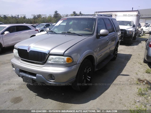 5LMFU28A2YLJ19047 - 2000 LINCOLN NAVIGATOR GOLD photo 2