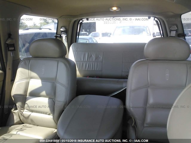 5LMFU28A2YLJ19047 - 2000 LINCOLN NAVIGATOR GOLD photo 8