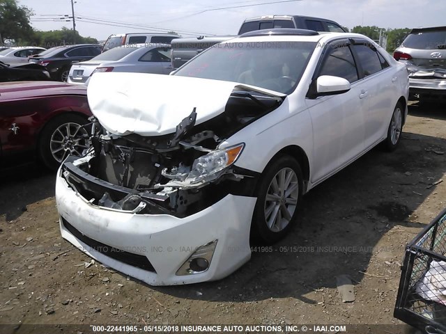 4T1BF1FK2CU553716 - 2012 TOYOTA CAMRY SE/LE/XLE WHITE photo 2