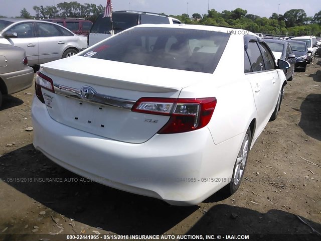 4T1BF1FK2CU553716 - 2012 TOYOTA CAMRY SE/LE/XLE WHITE photo 4