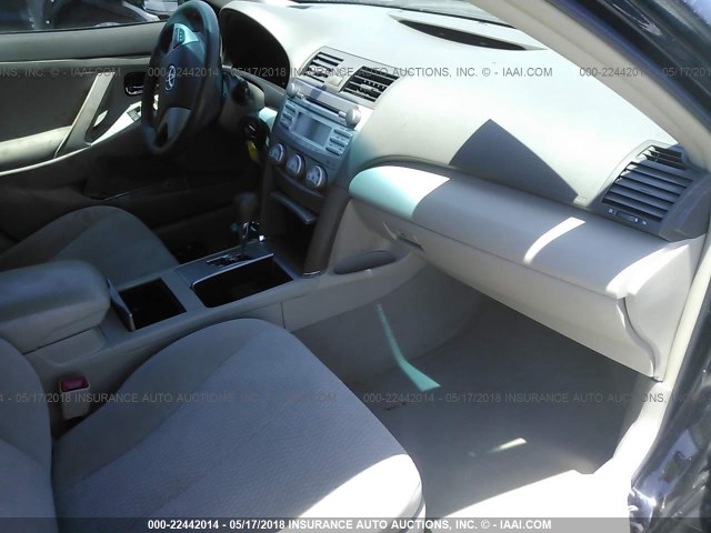 4T4BF3EK8BR211642 - 2011 TOYOTA CAMRY SE/LE/XLE BLACK photo 5