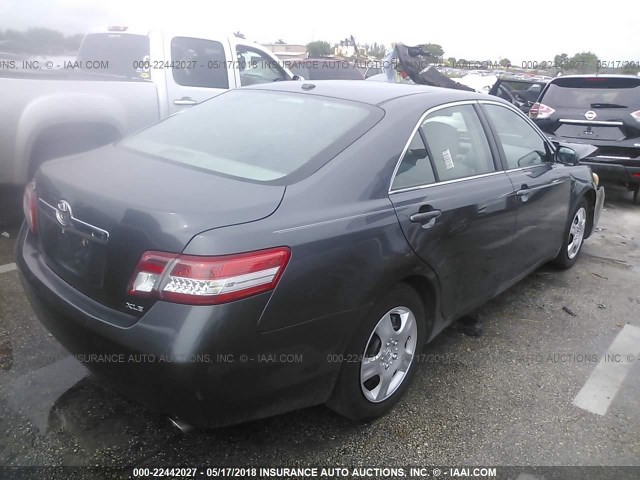 4T1BF3EKXBU665742 - 2011 TOYOTA CAMRY SE/LE/XLE 灰色 照片 4
