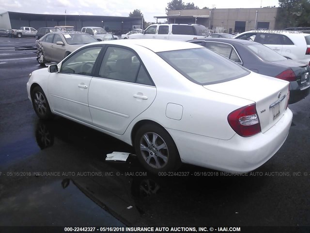 JTDBE30K940282061 - 2004 TOYOTA CAMRY LE/XLE WHITE photo 3