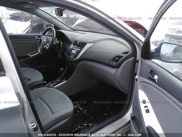 KMHCU4AE9DU435533 - 2013 HYUNDAI ACCENT GLS/SE SILVER photo 5