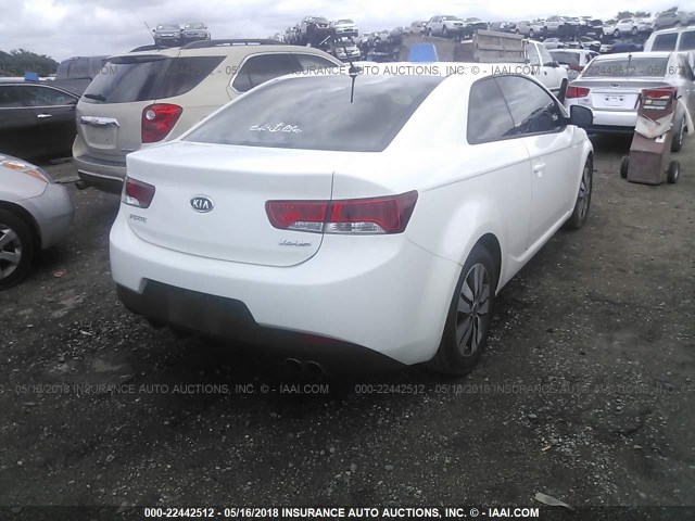 KNAFU6A22D5657518 - 2013 KIA FORTE EX WHITE photo 4