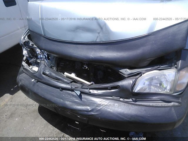 4T3ZF13C0YU302493 - 2000 TOYOTA SIENNA LE/XLE GRAY photo 6