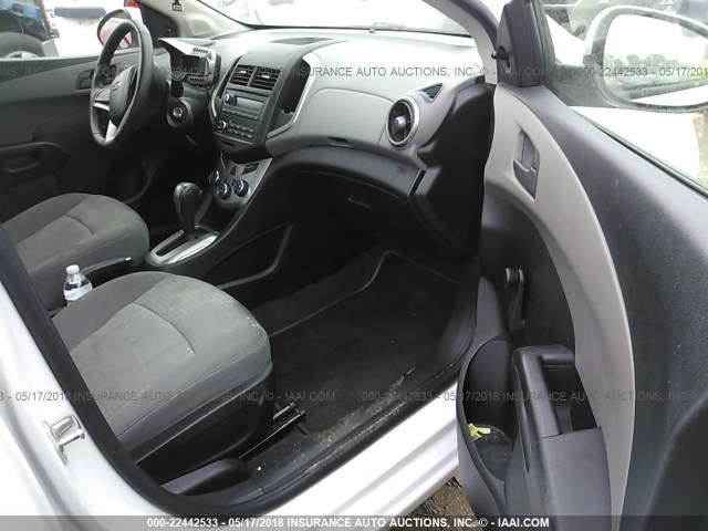 1G1JA5SH8F4152894 - 2015 CHEVROLET SONIC LS 白色 照片 5