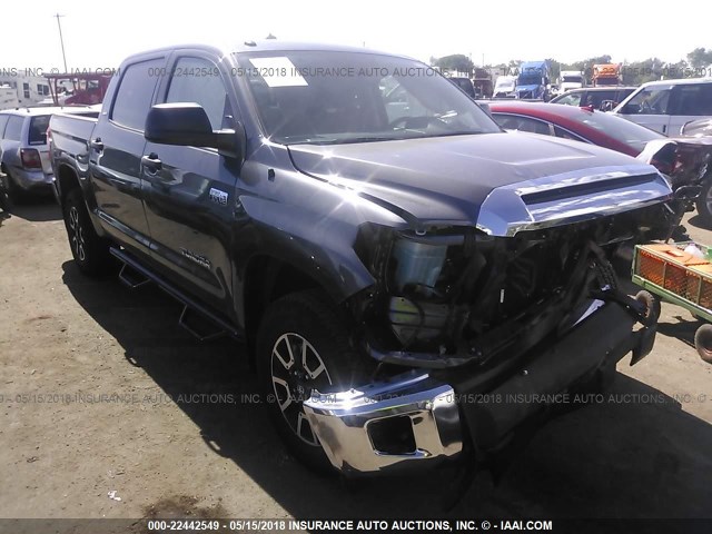 5TFDY5F16JX726848 - 2018 TOYOTA TUNDRA CREWMAX SR5 GRAY photo 1