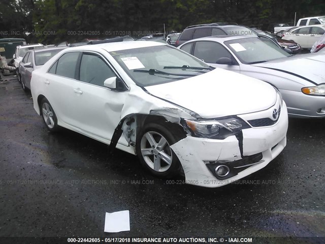 4T1BF1FK0EU466710 - 2014 TOYOTA CAMRY L/SE/LE/XLE 白色 照片 1