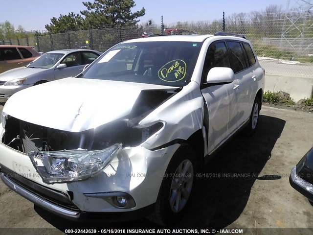 5TDBK3EH3DS265243 - 2013 TOYOTA HIGHLANDER PLUS/SE WHITE photo 2