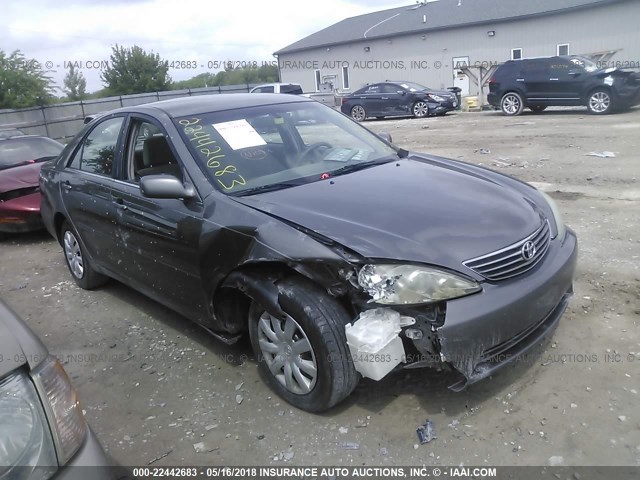 4T1BE32K35U987053 - 2005 TOYOTA CAMRY LE/XLE/SE თაფლისფერი ფოტო 1