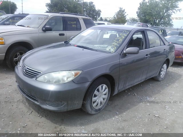 4T1BE32K35U987053 - 2005 TOYOTA CAMRY LE/XLE/SE თაფლისფერი ფოტო 2