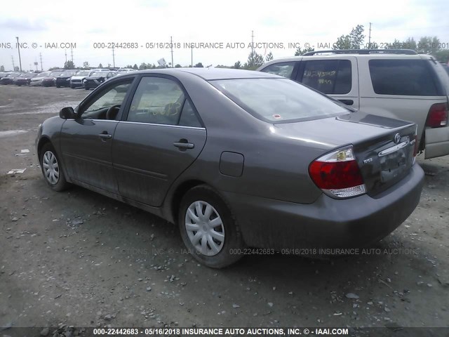 4T1BE32K35U987053 - 2005 TOYOTA CAMRY LE/XLE/SE თაფლისფერი ფოტო 3