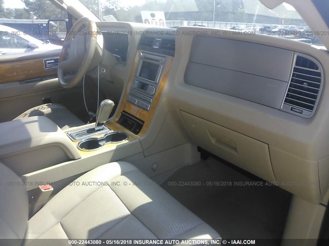 5LMFU27558LJ09651 - 2008 LINCOLN NAVIGATOR WHITE photo 5