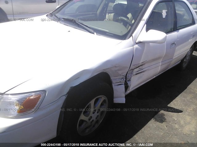 4T1BG22K01U849694 - 2001 TOYOTA CAMRY CE/LE/XLE WHITE photo 6