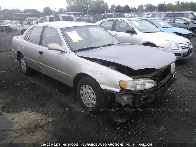 4T1BG12K6TU832461 - 1996 TOYOTA CAMRY DX/LE/XLE GOLD photo 1