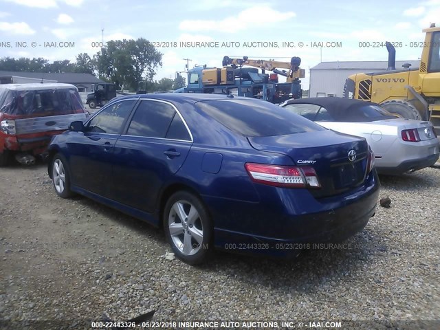 4T1BF3EK8AU522559 - 2010 TOYOTA CAMRY SE/LE/XLE BLUE photo 3