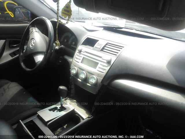 4T1BF3EK8AU522559 - 2010 TOYOTA CAMRY SE/LE/XLE BLUE photo 5