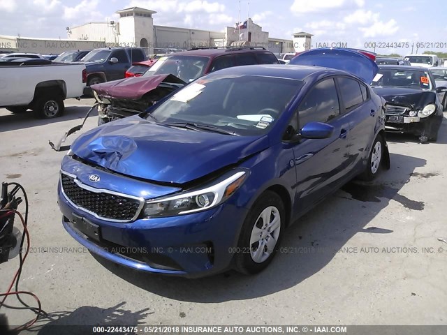 3KPFL4A77JE196855 - 2018 KIA FORTE LX/S BLUE photo 2