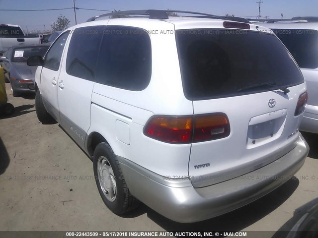 4T3ZF13C9WU024514 - 1998 TOYOTA SIENNA LE/XLE WHITE photo 3