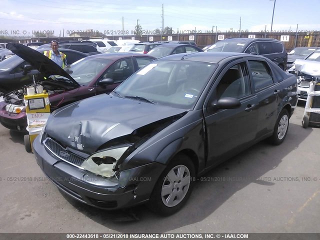 1FAFP34N67W347018 - 2007 FORD FOCUS ZX4/S/SE/SES GRAY photo 2