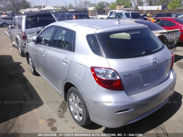 2T1KU40EX9C026589 - 2009 TOYOTA COROLLA MATRIX  SILVER photo 3