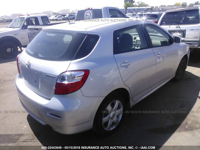 2T1KU40EX9C026589 - 2009 TOYOTA COROLLA MATRIX  SILVER photo 4