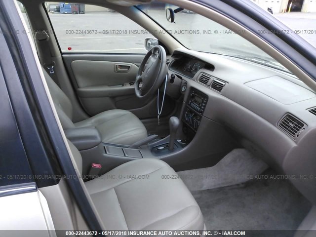 JT2BF28KXX0209578 - 1999 TOYOTA CAMRY LE/XLE GOLD photo 5