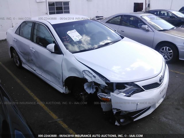 4T1BF1FK1EU386820 - 2014 TOYOTA CAMRY L/SE/LE/XLE თეთრი ფოტო 1