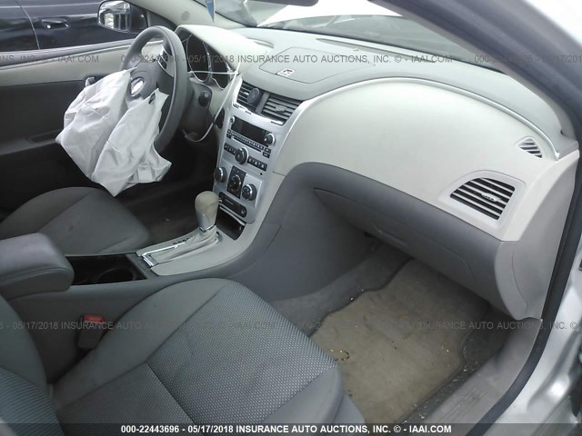 1G1ZB5E18BF296295 - 2011 CHEVROLET MALIBU LS 银色 照片 5