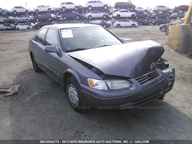 JT2BG22K4W0253807 - 1998 TOYOTA CAMRY CE/LE/XLE 灰色 照片 1