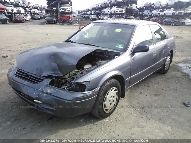 JT2BG22K4W0253807 - 1998 TOYOTA CAMRY CE/LE/XLE 灰色 照片 2