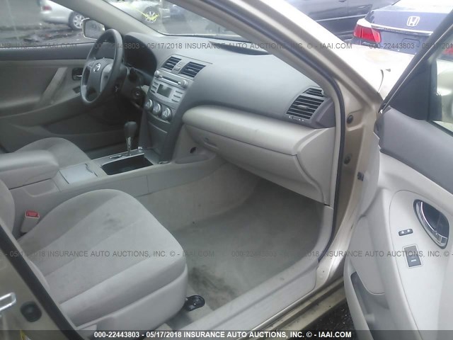 4T1BF3EK6BU226098 - 2011 TOYOTA CAMRY SE/LE/XLE BEIGE photo 5
