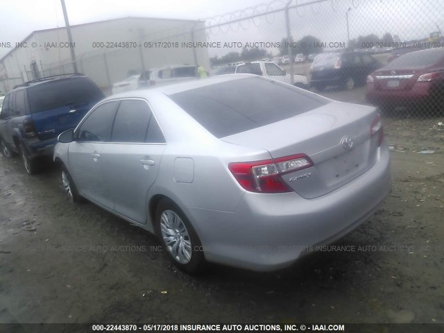 4T4BF1FK9DR280295 - 2013 TOYOTA CAMRY L/SE/LE/XLE SILVER photo 3