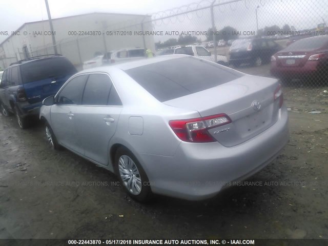 4T4BF1FK9DR280295 - 2013 TOYOTA CAMRY L/SE/LE/XLE 银色 照片 3