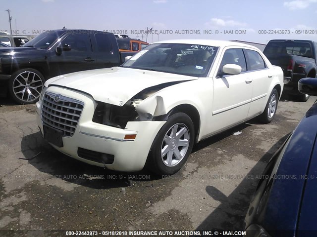 2C3JA53G55H642275 - 2005 CHRYSLER 300 TOURING WHITE photo 2