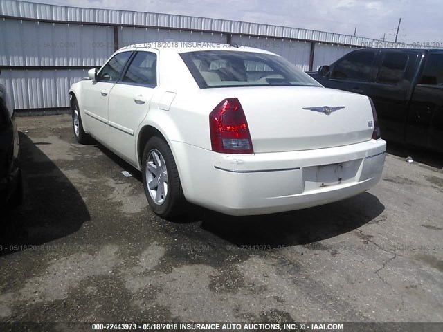 2C3JA53G55H642275 - 2005 CHRYSLER 300 TOURING WHITE photo 3